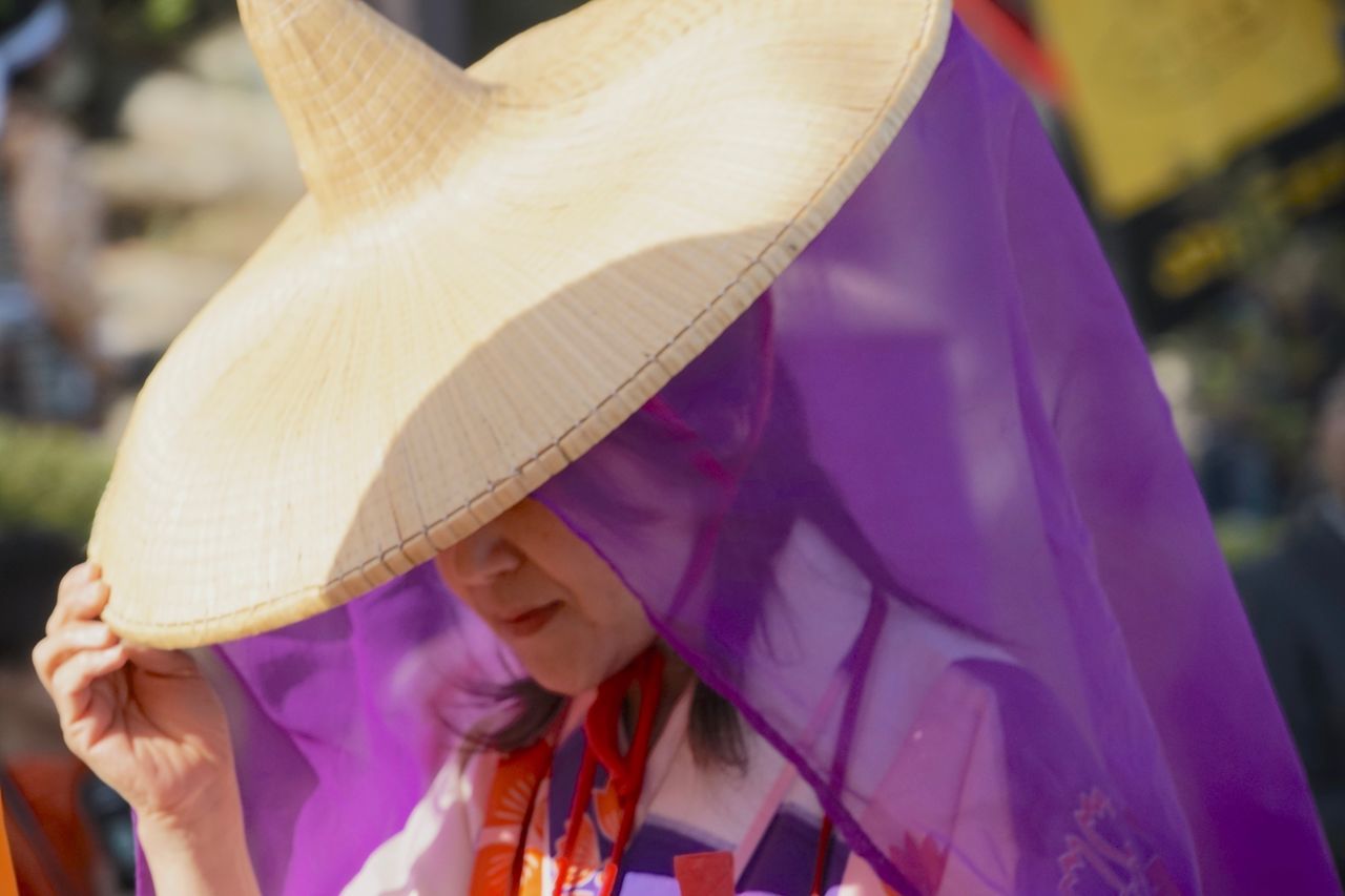 CLOSE-UP PORTRAIT OF WOMAN WITH HAT ON HAIR