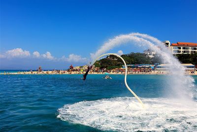 Waves splashing in sea