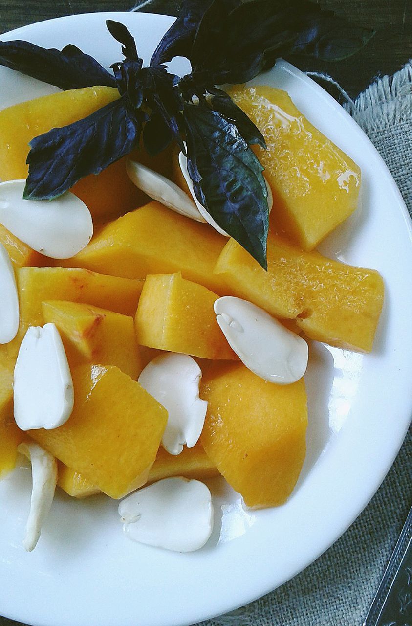 CLOSE-UP OF ICE CREAM WITH FRUITS