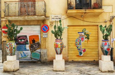 Graffiti on wall of building