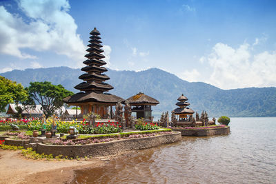 Pura ulun danu bratan. hindu temple on bratan lake landscape. bali - indonesia