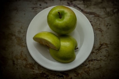 Directly above shot of fruits in plate on table