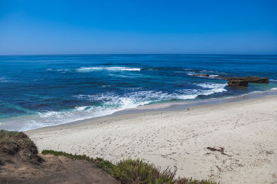 Rocky coastline and scrubby beach on the pacific ocean at la jolla in san diego, ca