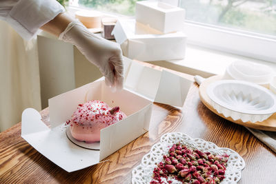 Valentines day cupcakes and cake recipes ideas. valentines day heart shape pink mirror glaze mousse