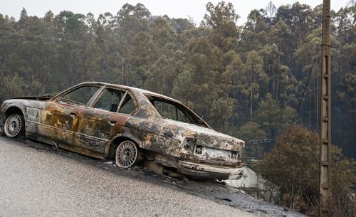 Car burned and abandoned in val miñor