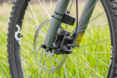 Mountain bike front wheel with large hydraulic brake rotor