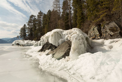 View of beautiful drawings on ice from cracks on the surface of lake teletskoye in winter, russia