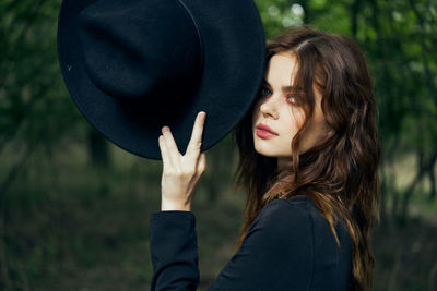 Portrait of young woman wearing hat