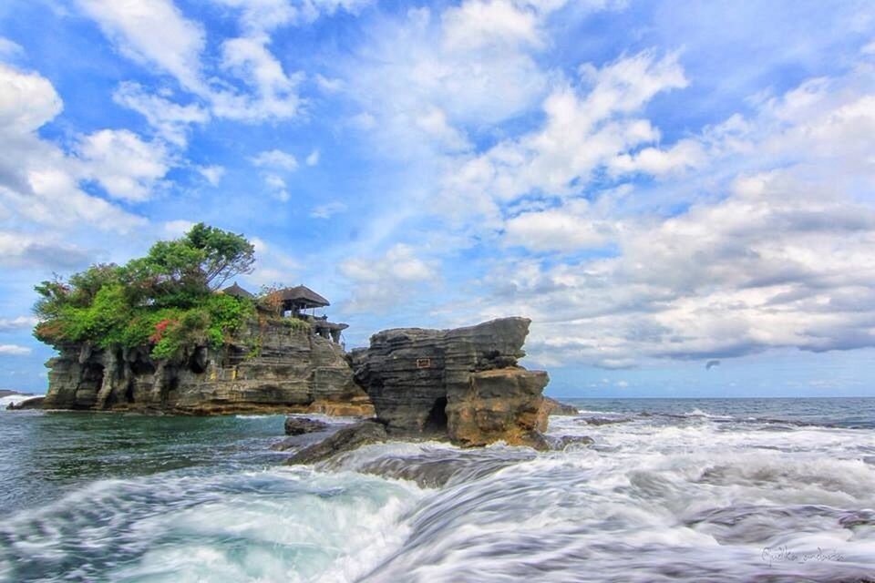 sea, water, sky, scenics, beauty in nature, horizon over water, cloud - sky, rock - object, wave, nature, tranquil scene, tranquility, surf, waterfront, motion, cloudy, cloud, rock formation, idyllic, beach