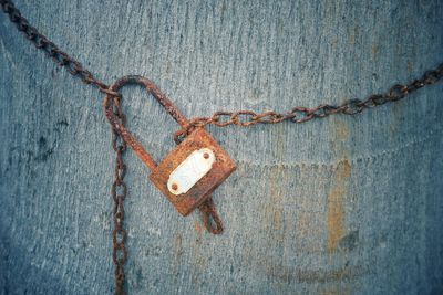 Rusty key and rusty chain