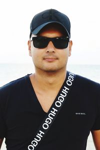 Portrait of man wearing sunglasses against sea