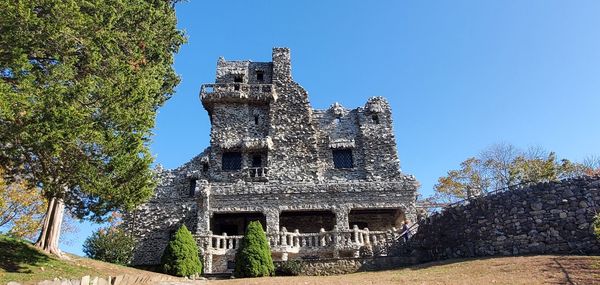 Old ruin building against blue sky