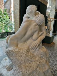 Statue of man and woman sculpture