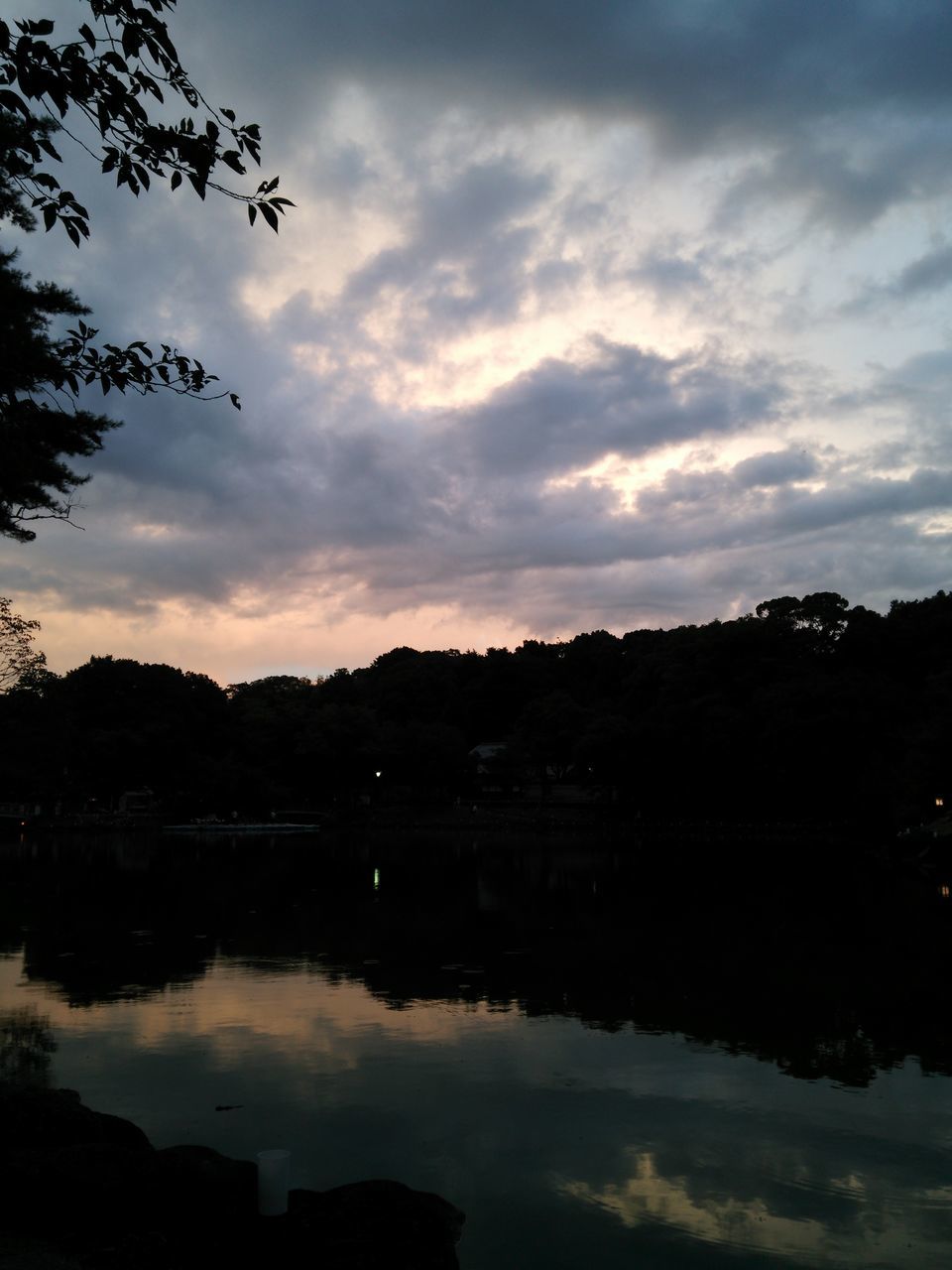 sky, water, reflection, silhouette, lake, cloud - sky, sunset, tranquil scene, tree, tranquility, scenics, beauty in nature, cloud, nature, cloudy, dusk, river, waterfront, idyllic, calm