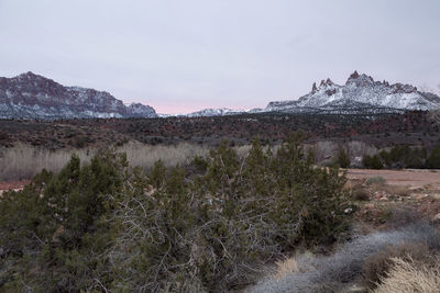 View of pretty mountains with several peaks covered in dusting of snow in springdale at dawn