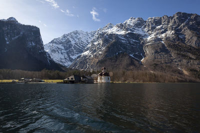 Lake königssee in berchtesgaden national park, bavaria, germany in autumn