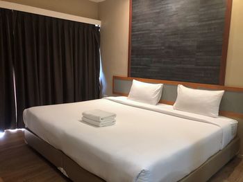 Empty chairs and table in bedroom