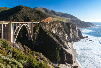 Arch bridge over sea against sky