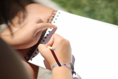 Close-up of woman hand holding smart phone