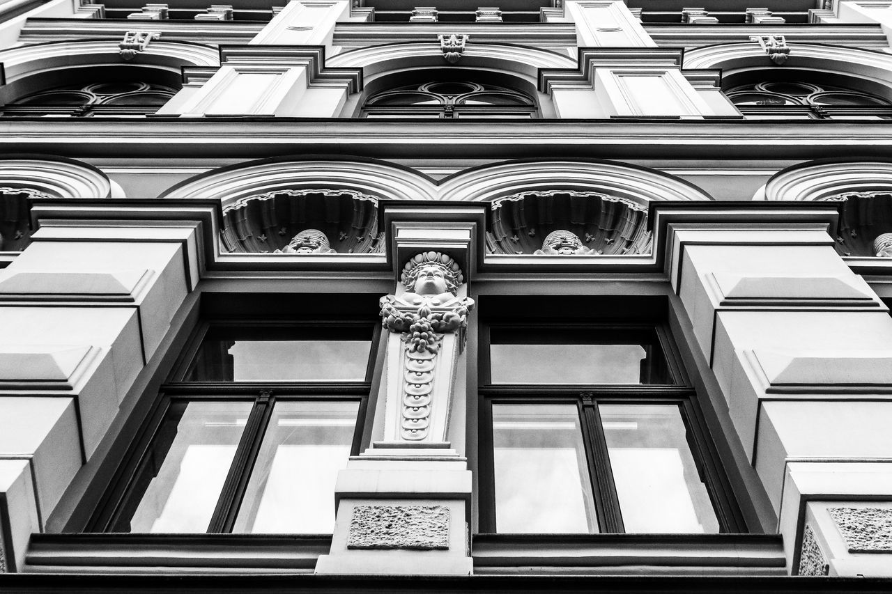 LOW ANGLE VIEW OF SCULPTURE ON BUILDING