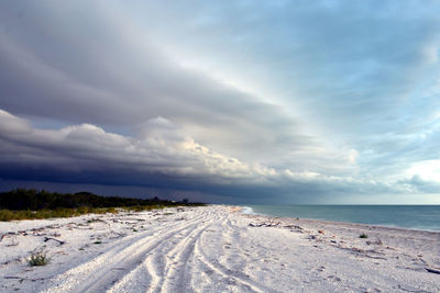 Stormy clouds forming over white sand beach in celestún, yucatán, méxico.