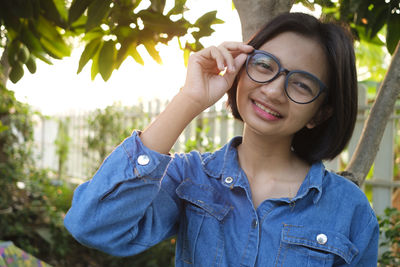 Portrait of teenage girl wearing eyeglasses