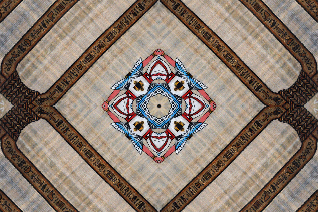 FULL FRAME SHOT OF TILED FLOOR IN BUILDING