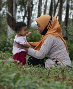 A mother with her daughter in the garden