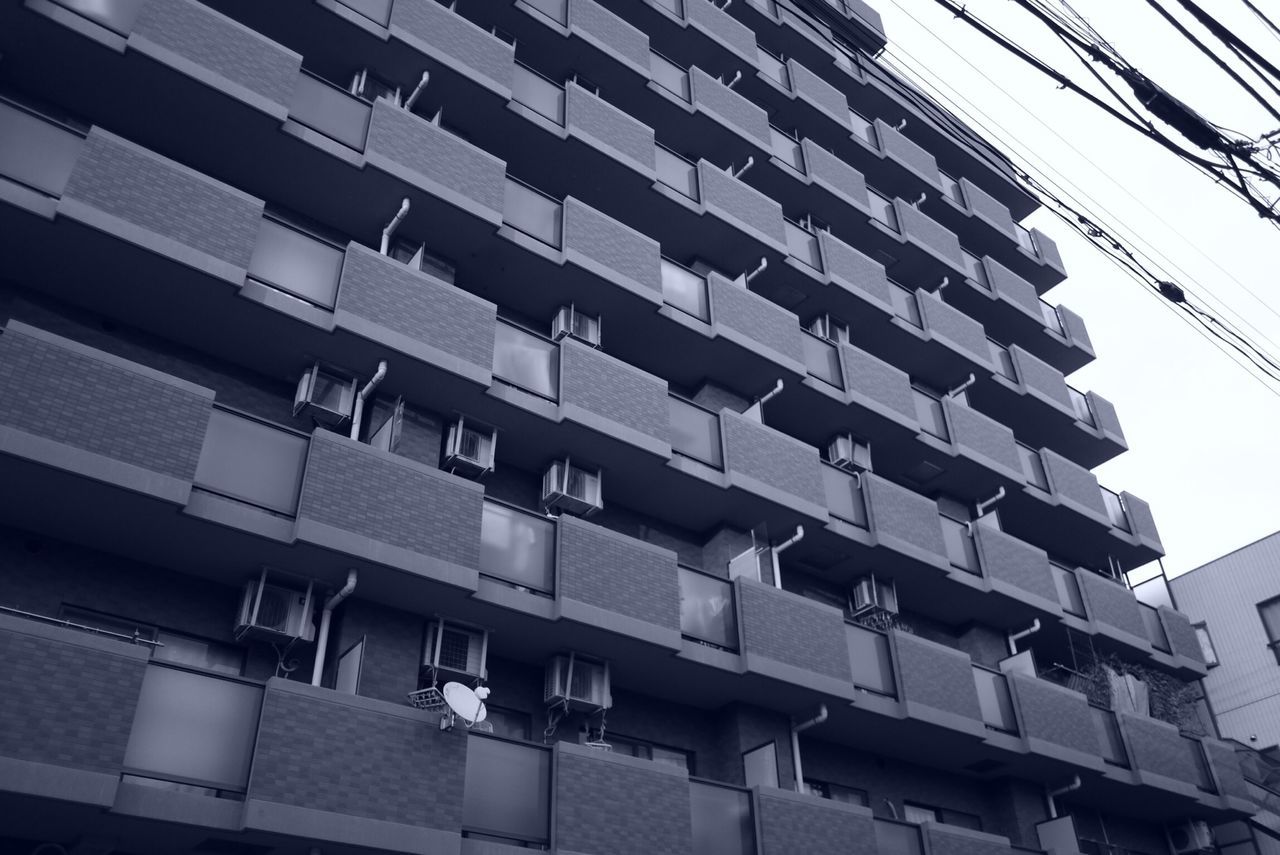 architecture, building exterior, built structure, low angle view, window, building, city, modern, office building, residential building, apartment, residential structure, day, sky, in a row, glass - material, full frame, repetition, no people, outdoors