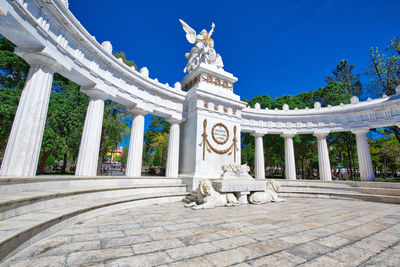 Statue of historic building against sky