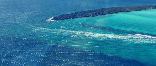 Waves splashing in sea