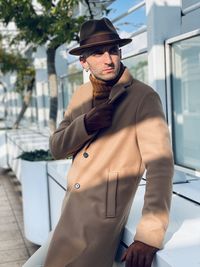 Actor or model man, hat 