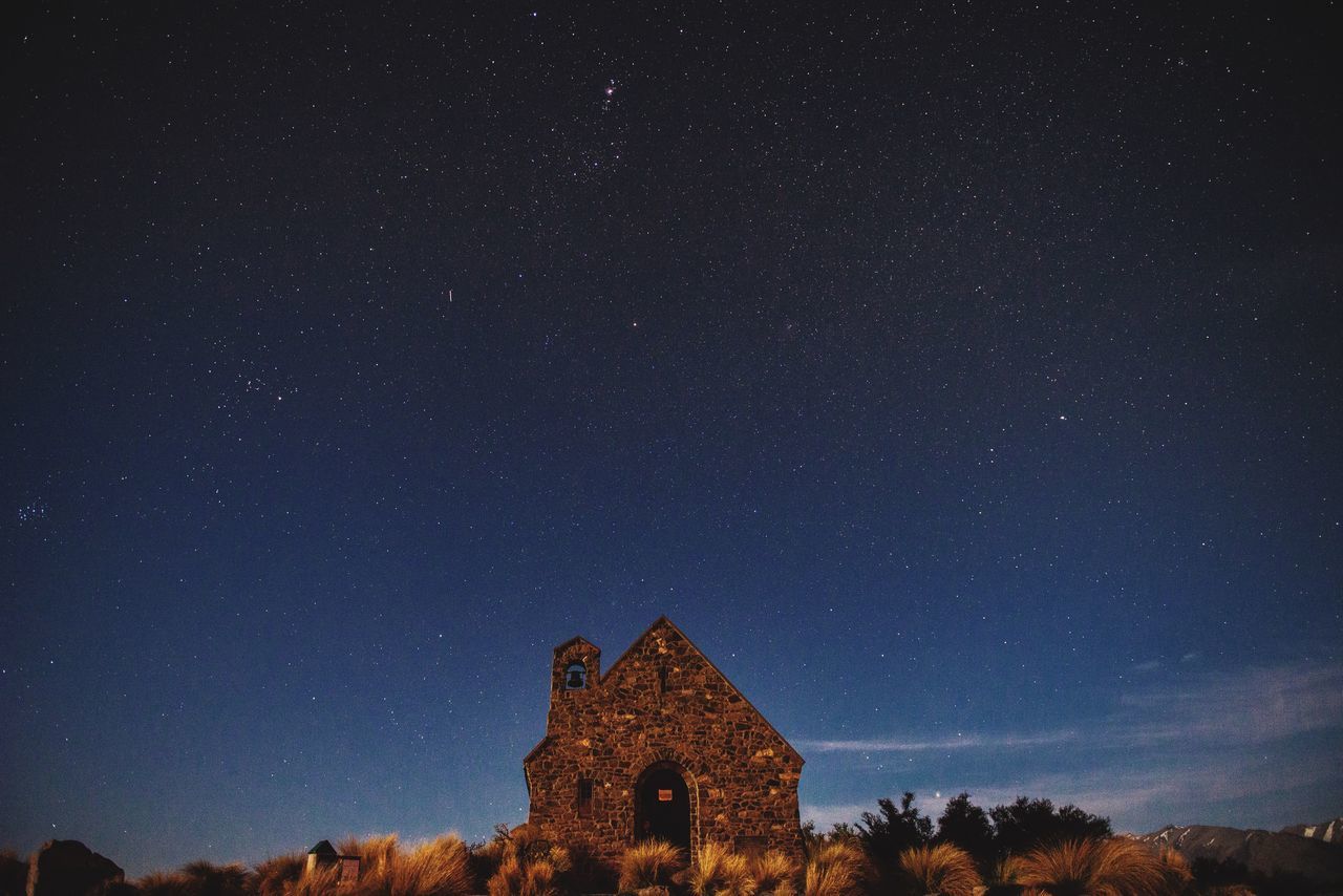 LOW ANGLE VIEW OF OLD BUILDING AGAINST SKY