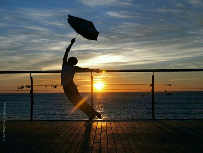 sunset, sky, sea, horizon over water, water, sun, scenics, orange color, beauty in nature, cloud - sky, silhouette, tranquil scene, tranquility, cloud, full length, nature, sunlight, idyllic