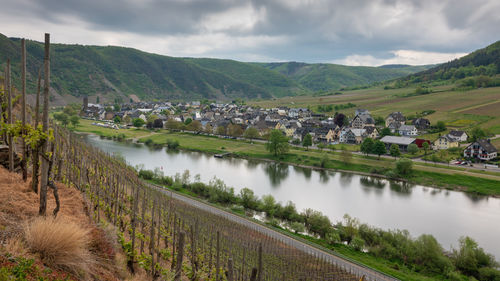 Panoramic view of lake and mountains against sky