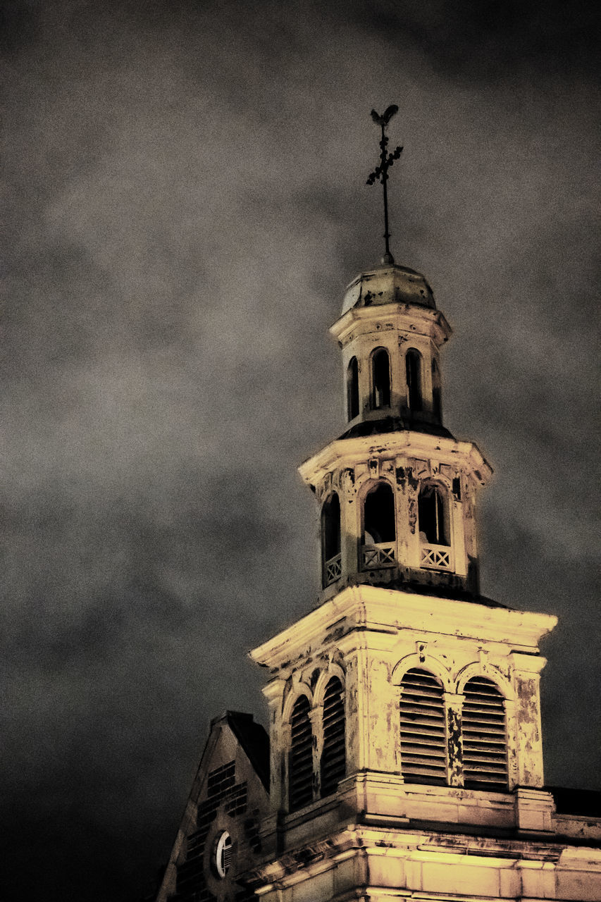 LOW ANGLE VIEW OF CLOCK TOWER AGAINST SKY