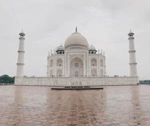 Taj mahal against sky