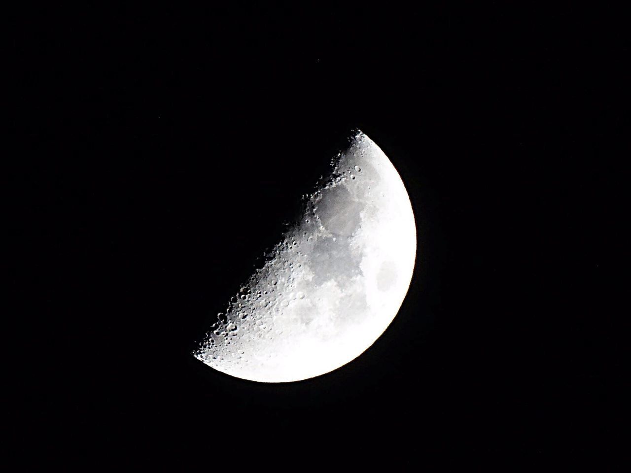 moon, astronomy, planetary moon, moon surface, night, full moon, low angle view, beauty in nature, space exploration, copy space, circle, majestic, scenics, nature, tranquil scene, sky, discovery, space, dark, tranquility