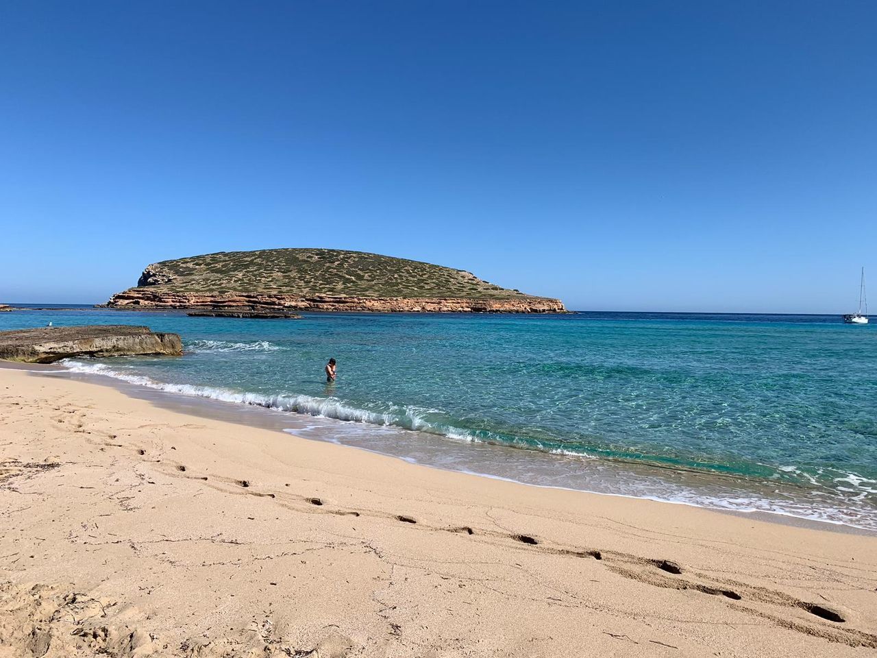 SCENIC VIEW OF BEACH AGAINST CLEAR SKY