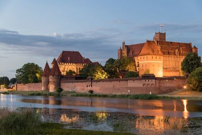 Arch bridge over river by marien castle deutsch orden  against sky