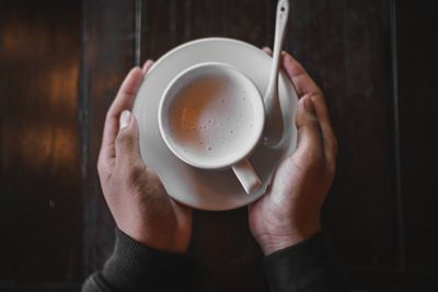 Close-up of hand holding coffee cup