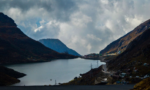 Panoramic view of lake and mountains against sky