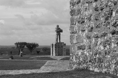 Statue against sky