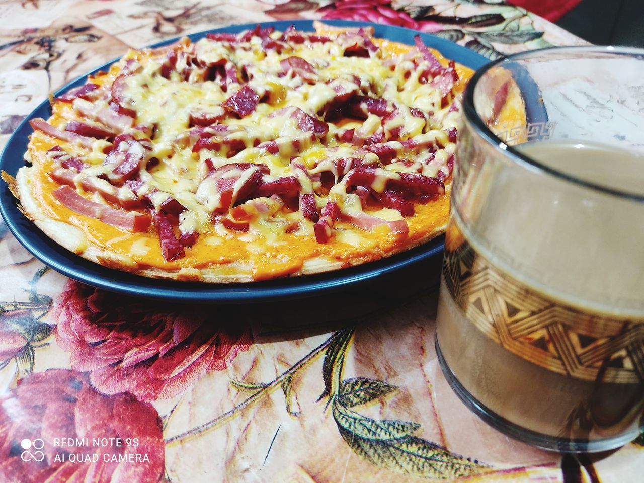 HIGH ANGLE VIEW OF PIZZA