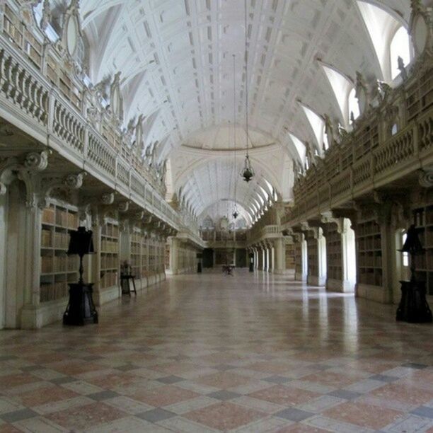 indoors, ceiling, architecture, built structure, corridor, architectural column, arch, flooring, interior, the way forward, tiled floor, colonnade, column, empty, diminishing perspective, in a row, incidental people, architectural feature, absence, travel