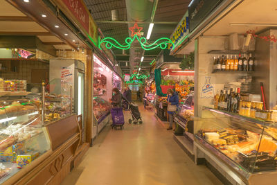 Illuminated market for sale in store