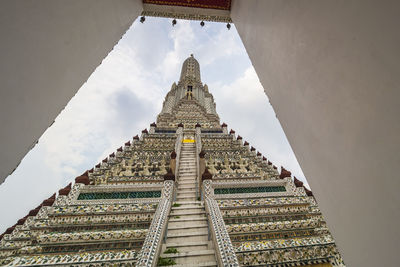 Steep stairways to the top of wat arun