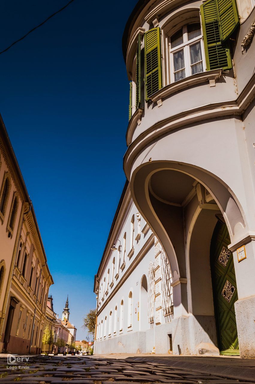 LOW ANGLE VIEW OF BUILT STRUCTURE AGAINST CLEAR SKY