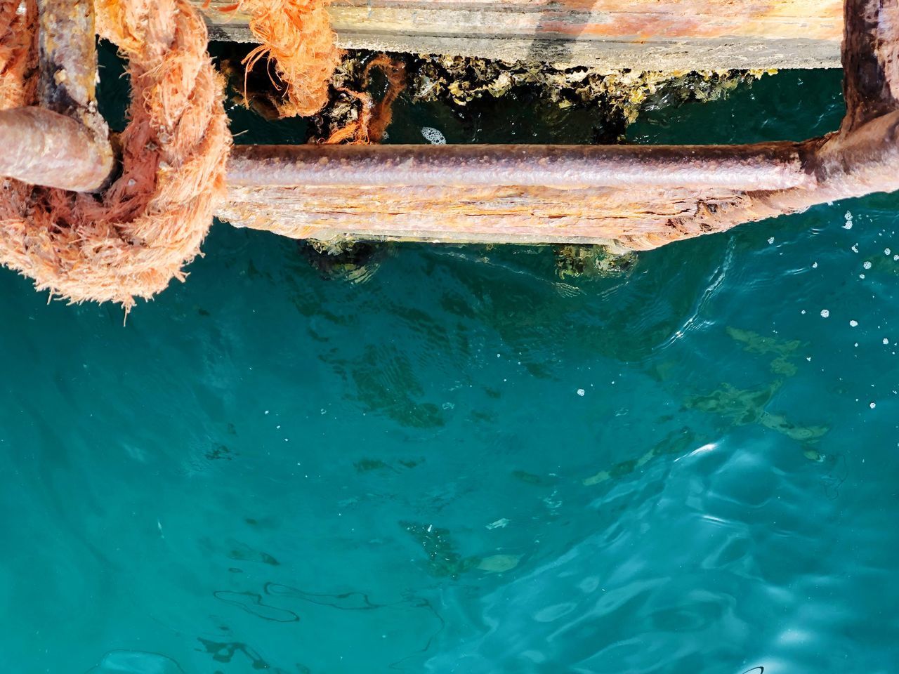 HIGH ANGLE VIEW OF SEA WATER