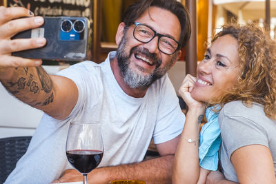 Portrait of smiling friends with drink